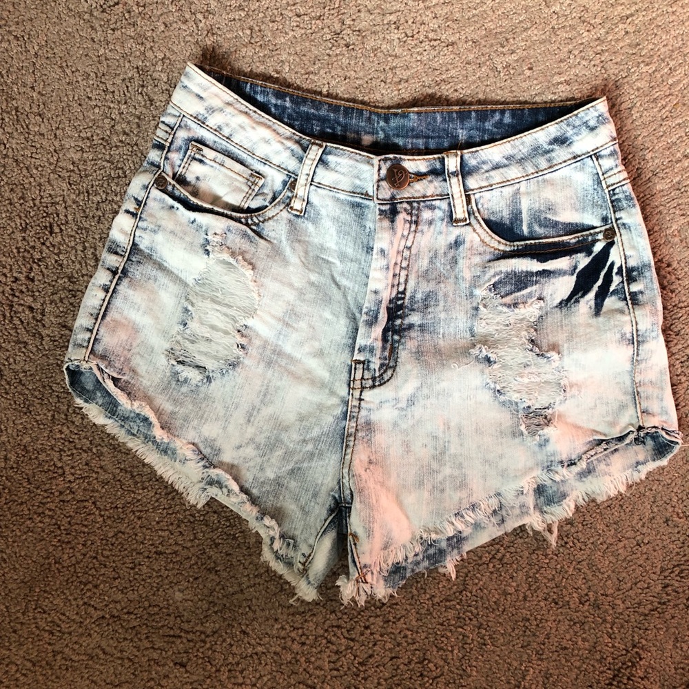 High waist distressed shorts
